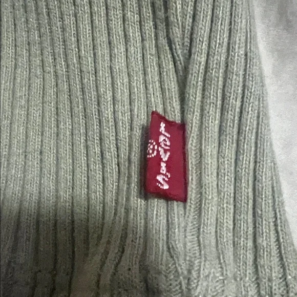 Levi’s Ribbed Sage Green Button-Up Crop Top - Picture 2 of 3